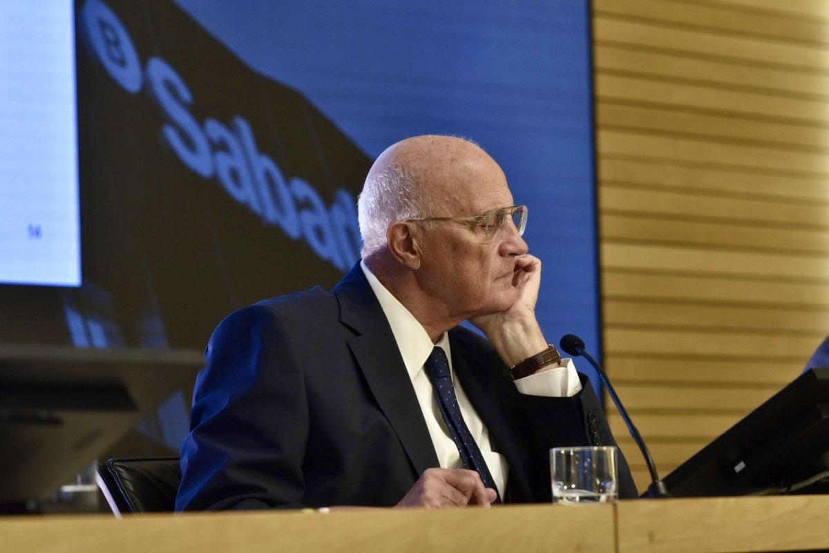 Oliu insta a los accionistas a 