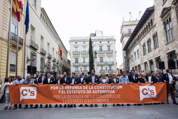 Ciudadanos reúne a unas 200 personas en un discreto acto para defender la Constitución