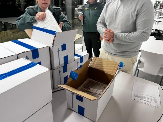 Suspendidas las oposiciones a guardia civil de este domingo por un error en las cajas de los exámenes