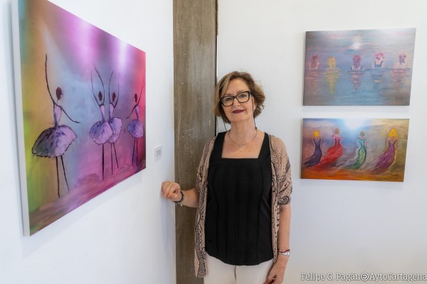 Vicenta Sánchez y un sueño cumplido a los 72 años: muestra en Cartagena sus obras realizadas con productos culinarios y cosméticos