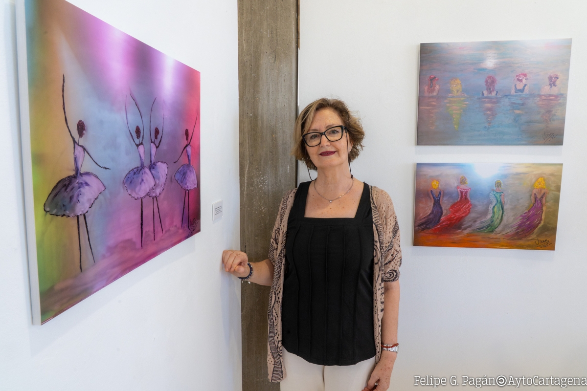 Vicenta Sánchez y un sueño cumplido a los 72 años: muestra en Cartagena sus obras realizadas con productos culinarios y cosméticos