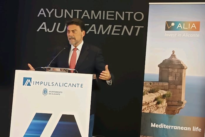El alcalde de Alicante, Luis Barcala, en imagen de archivo. - 