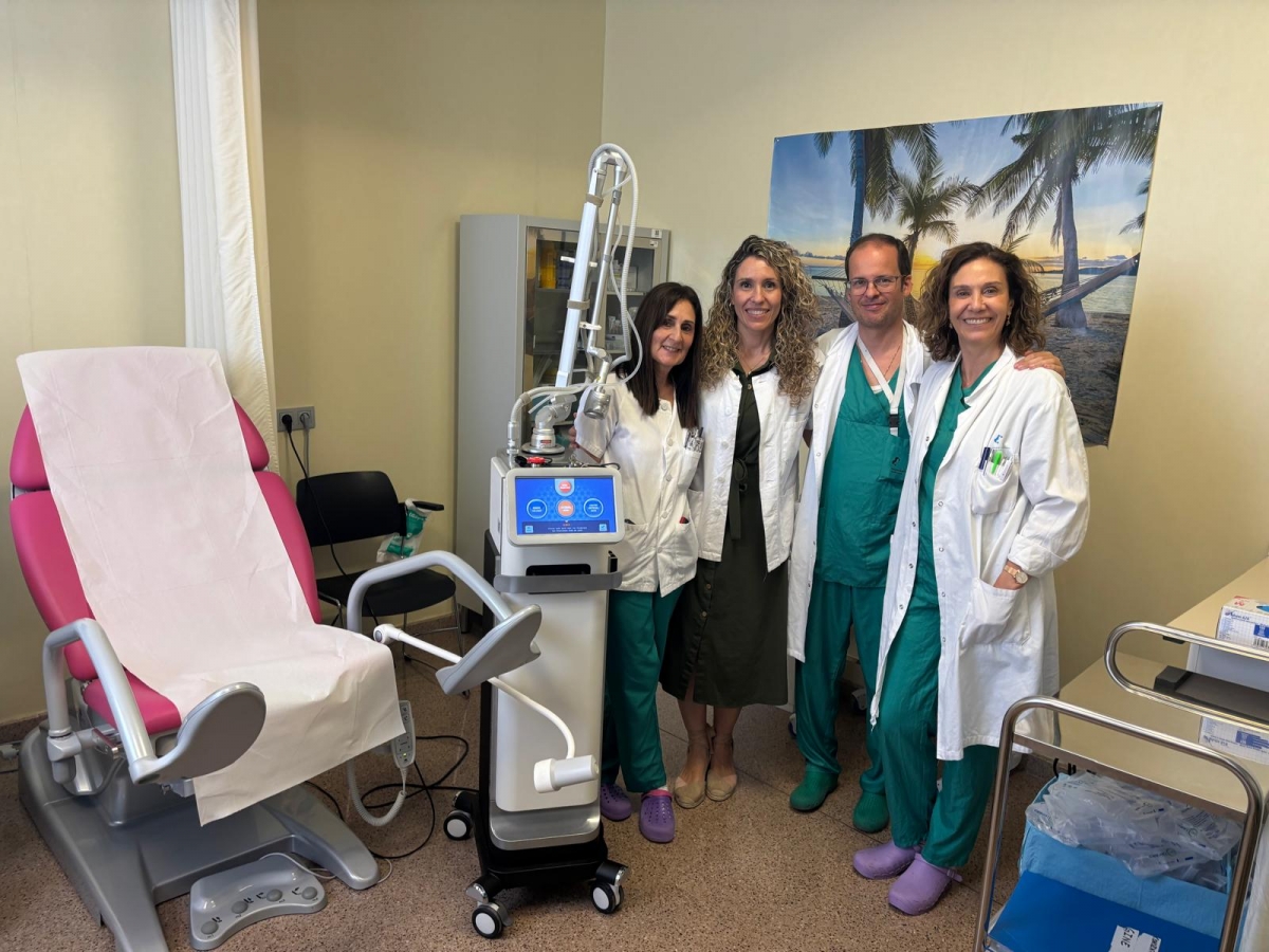 El hospital Santa Lucía de Cartagena incorpora tratamientos regenerativos, como la laserterapia, para pacientes oncológicas