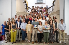 La Diputación premia la labor de los pequeños comercios en la defensa del uso del valenciano