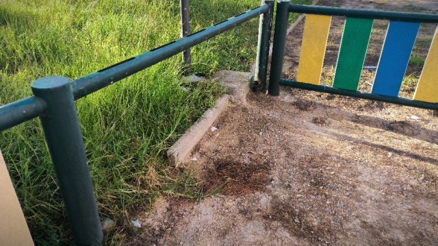 El PSOE de Benidorm denuncia la degradación de los parques y zonas infantiles