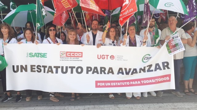 Miles de trabajadores del  Sistema Nacional de Salud reclaman un 