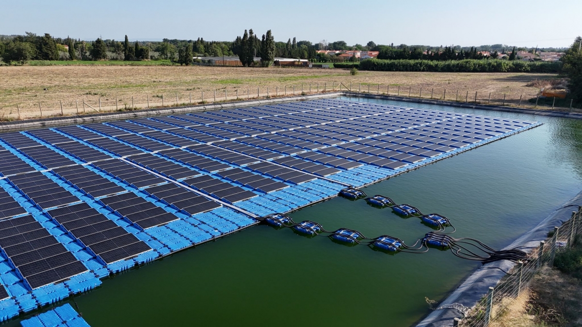 Instalación con placas de Isigenere en Perpiñán. - Foto: PLAZA Instalación con placas de Isigenere en Perpiñán.