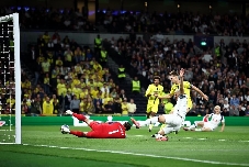 Un gol en propia de Luiz Junior condena al Villarreal a irse sin nada pese a jugar bien en Londres