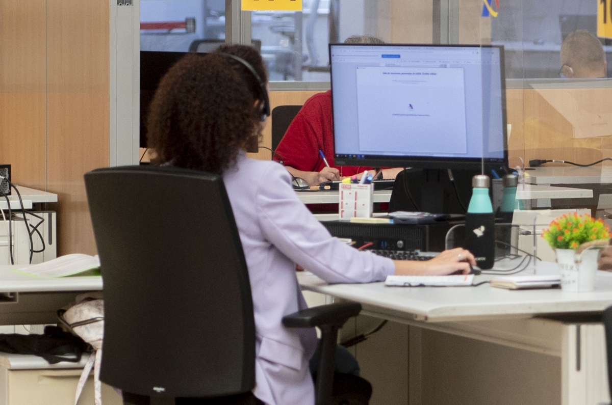 Las empresas de más de 250 trabajadores que operen en Cataluña tendrán que prestar atención al cliente en catalán