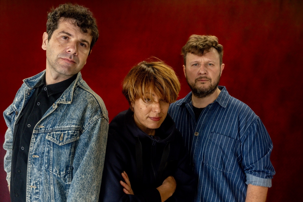 Mujeres y Triángulo de Amor Bizarro 