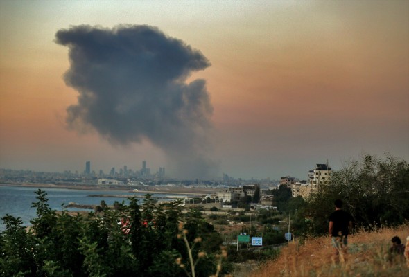 Israel bombardea edificios residenciales en Beirut en un ataque contra oficinas de Hezbolá