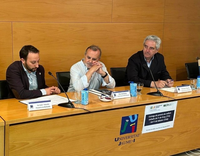 La Cátedra Reciplasa-UJI fortalece la economía circular con el premio a la Mejora de la Gestión de Residuos