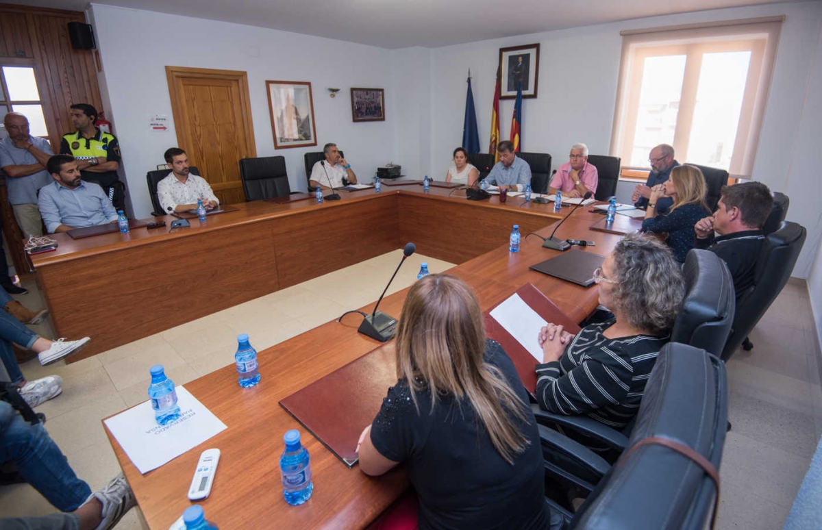 Tres ediles de Benitatxell piden un pleno para exigir la dimisión del alcalde por el ingreso en prisión de una ex regidora