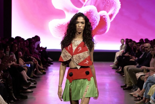 Dos jóvenes diseñadoras murcianas muestran su talento en la pasarela de 'Madrid es Moda'