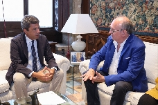 Mazón encuentra un nuevo aliado en SOS Desaparecidos: de pedir su dimisión a defender que continúe