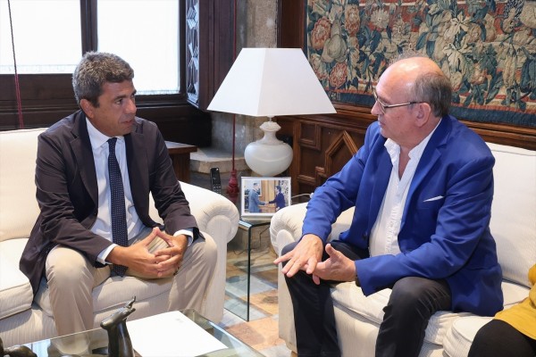Mazón encuentra un nuevo aliado en SOS Desaparecidos: de pedir su dimisión a defender que continúe
