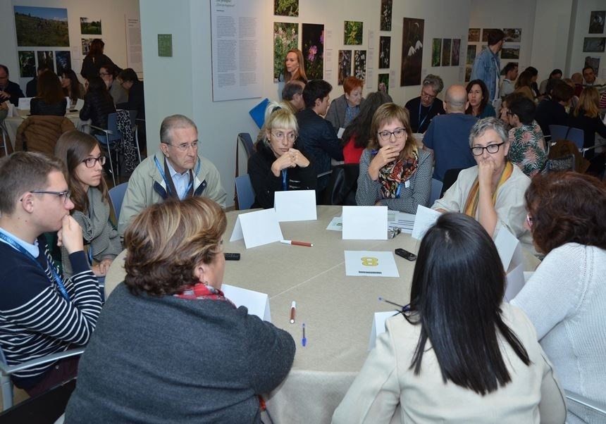 La evolución de la percepción ciudadana sobre las vacunas, el cambio climático y la IA, a debate en el Jardí Botànic