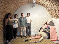 Los artistas Viktor Giner, Carlos Cotes y Marina Martínez llenan las Bóvedas del Almudí de escultura textil, pintura abstracta y un proyecto inmersivo