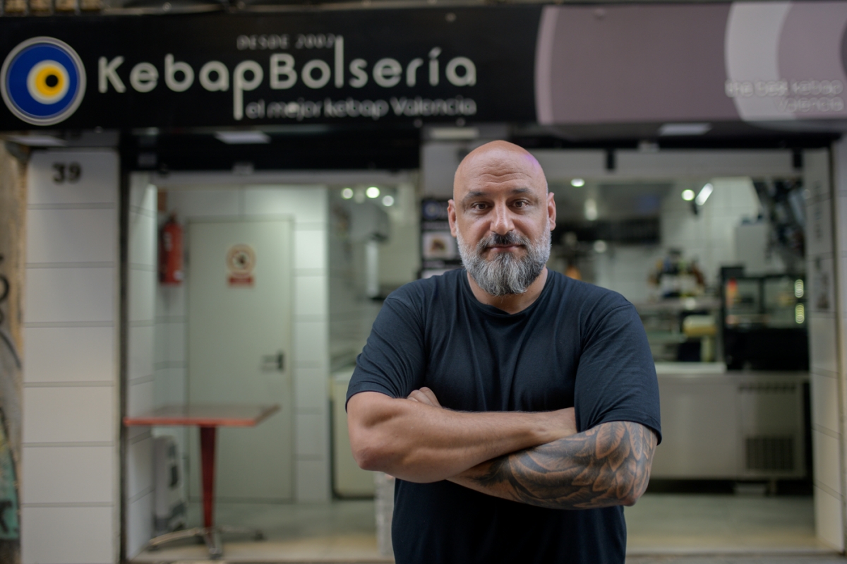Tayfun, el turco que vende 13 toneladas de kebab al año en el Carmen