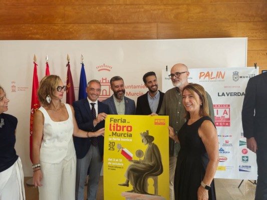 Víctor del Árbol, Carlota Pérez-Reverte y Manuel Vilas participarán en una Feria del Libro de Murcia con más de 100 actividades
