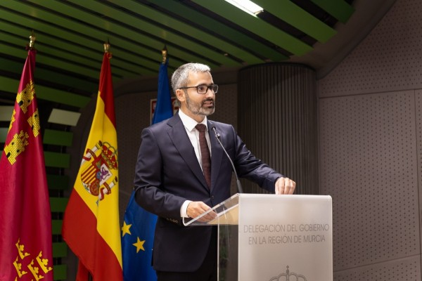 El delegado del Gobierno lleva a los tribunales la moción de Jumilla que impide el uso de pistas deportivas para actividades religiosas