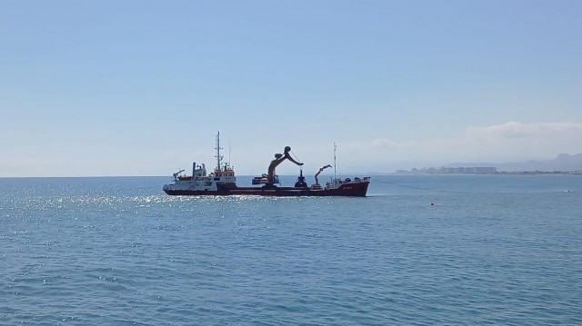 Generalitat inicia la primera tanda de trabajos de dragado del puerto de Cullera para retirar los sedimentos de la Dana