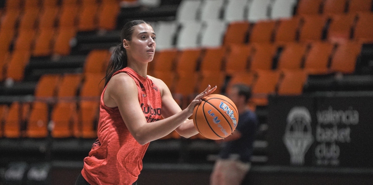 El Valencia Basket apuesta por acordar con Fam o Carrera que puedan compatibilizar con la WNBA