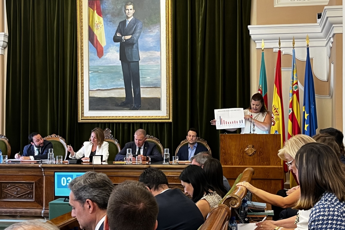 La portavoz socialista Patricia Puerta ha criticado el aumento de la deuda per cápita en Castelló.