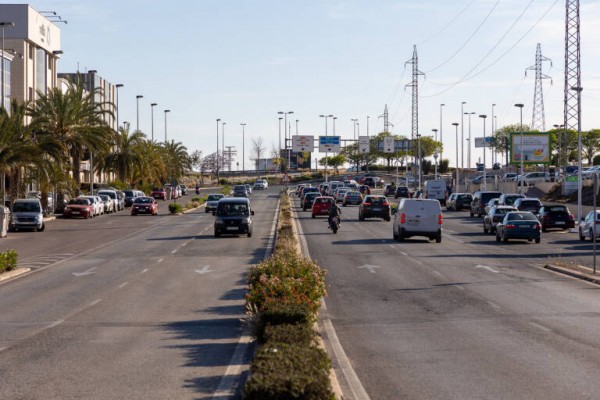 El Polígono de Carrús de Elche negocia una parcela municipal para una estación intermodal de bus y Tram