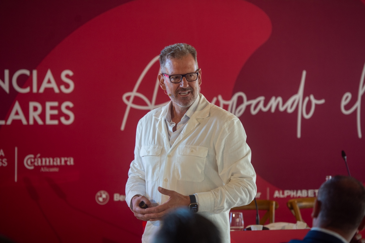 La charla del Tedax Julio de la Iglesia con Cámara Business Club en Alicante, en imágenes