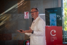 Un Tedax en el Plantío: Julio de la Iglesia enseña a las empresas alicantinas a desactivar el miedo