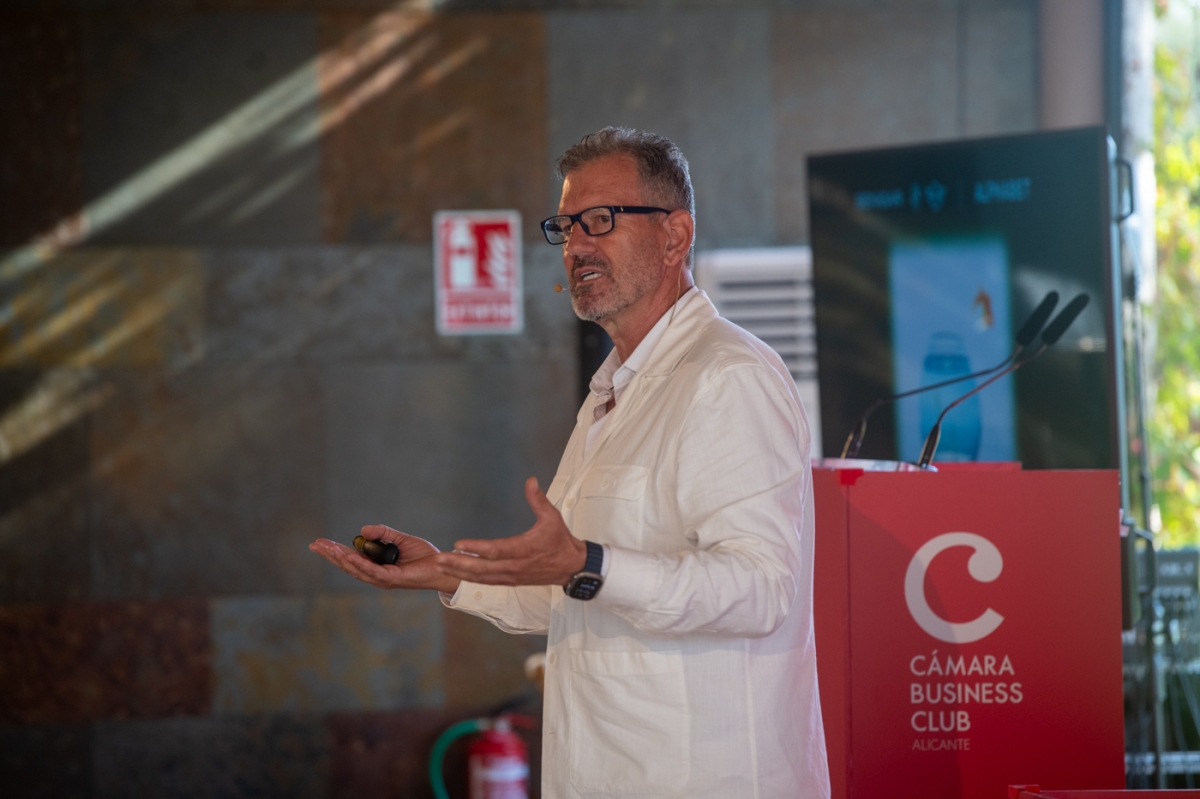 Un Tedax en el Plantío: Julio de la Iglesia enseña a las empresas alicantinas a desactivar el miedo
