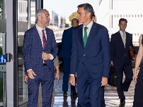 La visita de Pedro Sánchez al aeropuerto de Alicante-Elche, en imágenes 