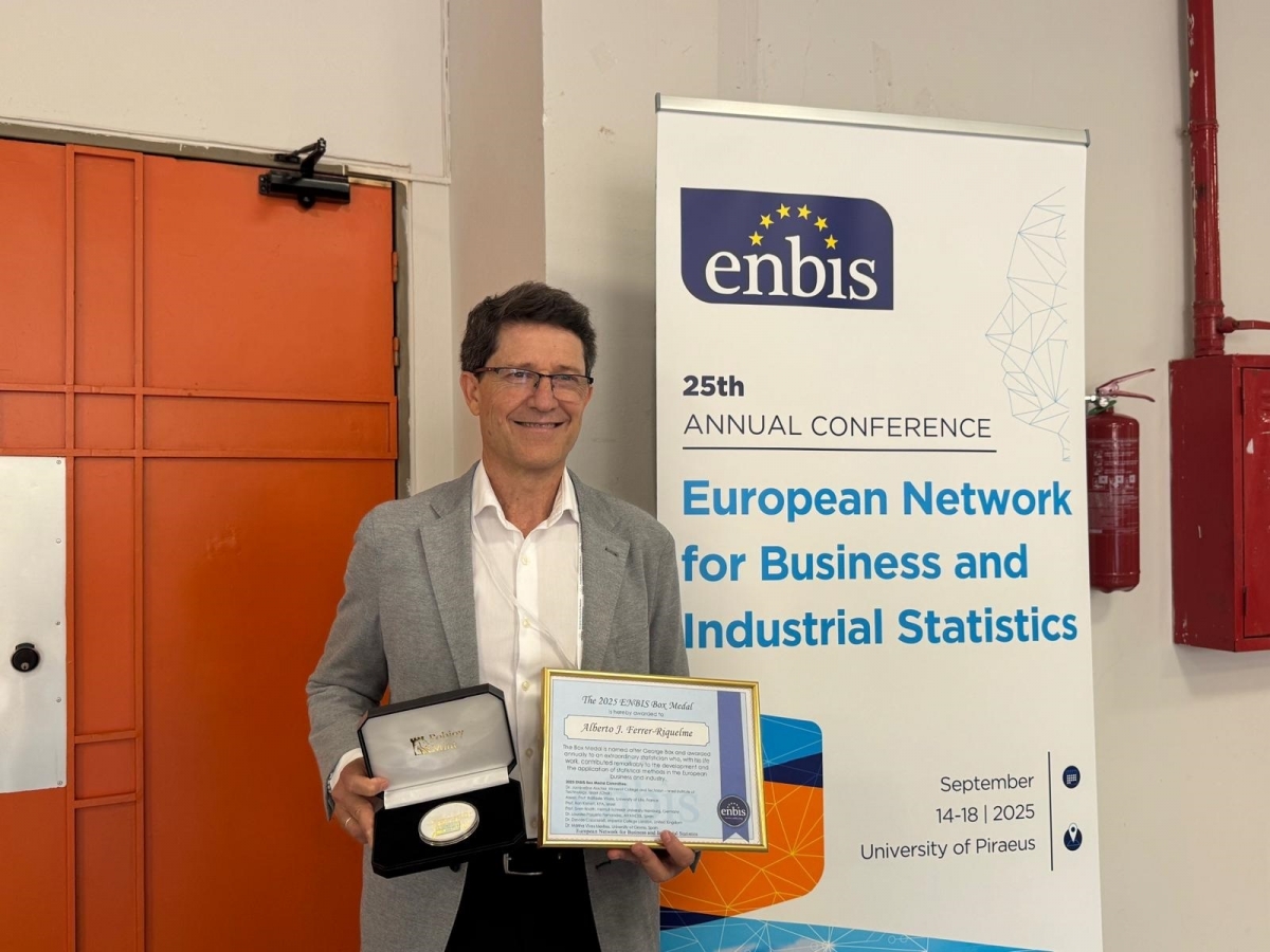 Alberto Ferrer Riquelme recibe la Box Medal 2025 por su contribución en el campo de la Estadística