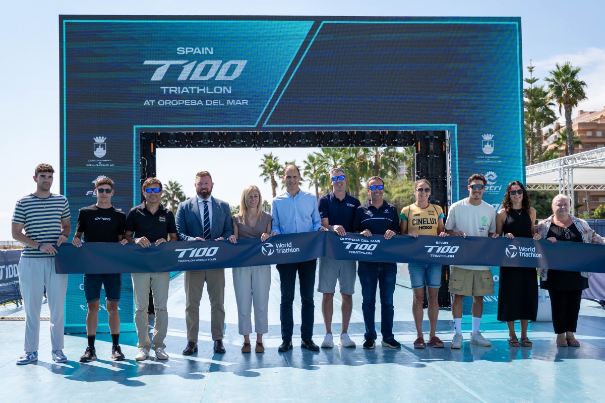 Los 20 mejores atletas del mundo se enfrentan en Oropesa en el circuito T100 Triathlon World Tour