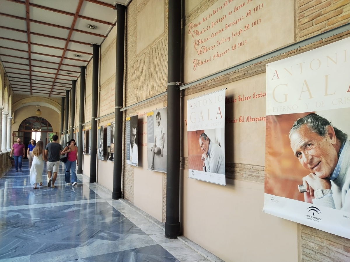 Una exposición en Murcia rinde homenaje a Antonio Gala, un niño de nombre interminable que encontró en la escritura una forma de 