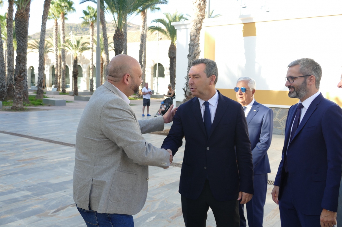 El presidente de Puertos del Estado, Gustavo Santana, respalda en Cartagena la mayor inversión estatal en décadas: 300 millones para el puerto