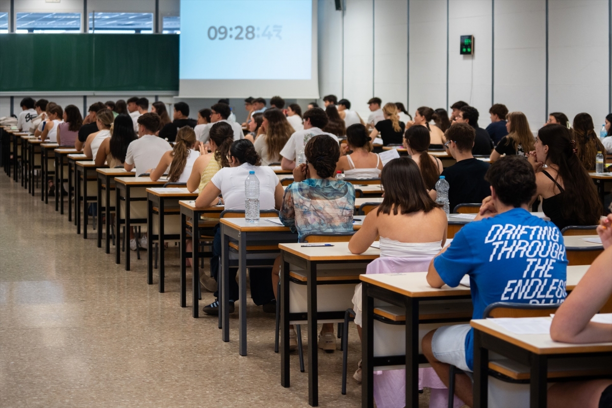 Los grados con las notas de corte más altas bajan más de 1,5 puntos desde julio tras la séptima adjudicación