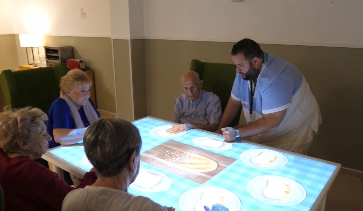 Savia apuesta por una tecnología de terapia interactiva para mejorar la vida con demencia