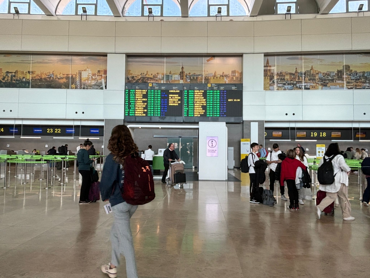 El Ayuntamiento de Manises insta en el Gobierno de España a paralizar la ampliación del aeropuerto