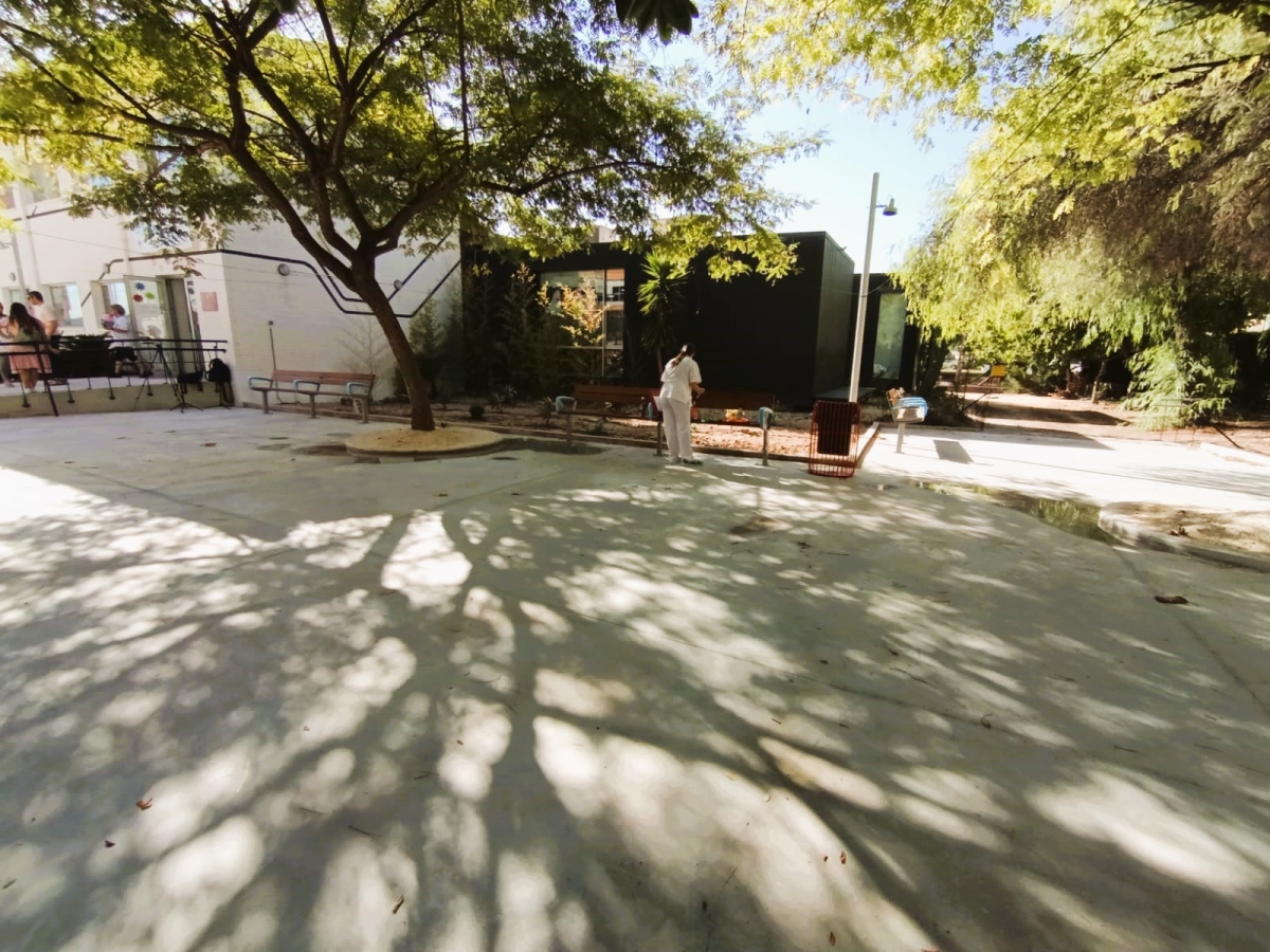 Novelda finaliza las obras de accesibilidad exterior en el Centro de Alzheimer