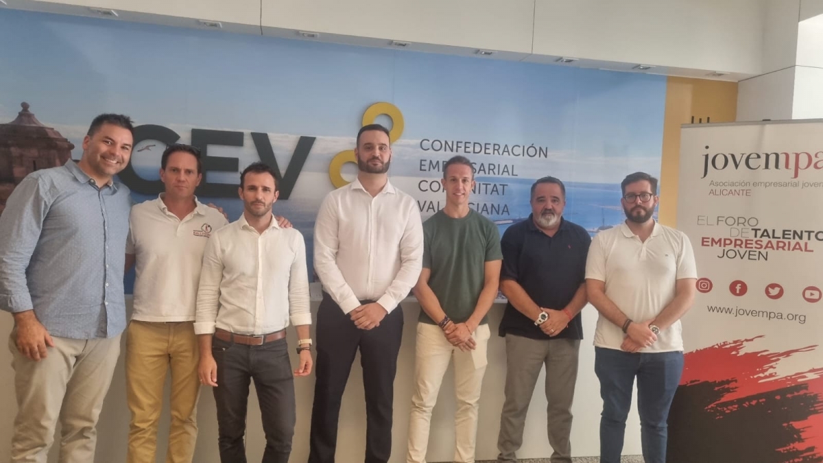 Nueva junta directiva de Jovempa Alicante. - Foto: PLAZA