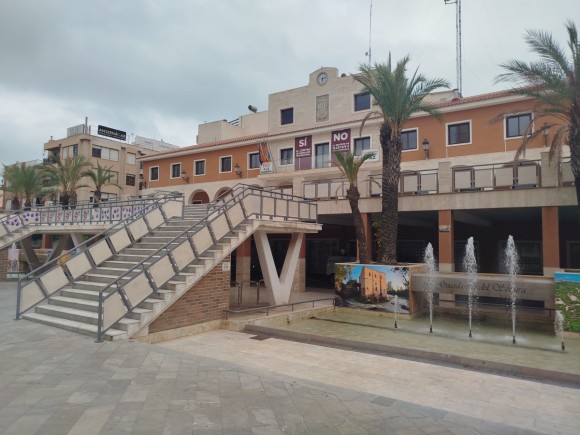 Guardamar electrifica su flota municipal: cinco nuevos vehículos por 166.000 euros