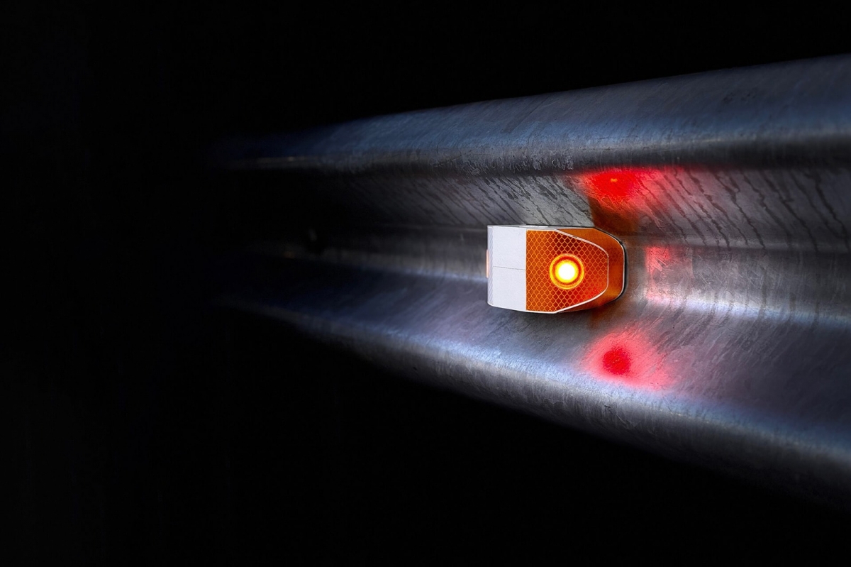 Un nuevo dispositivo de señalización ayuda a reducir la siniestralidad en puntos negros de las carreteras