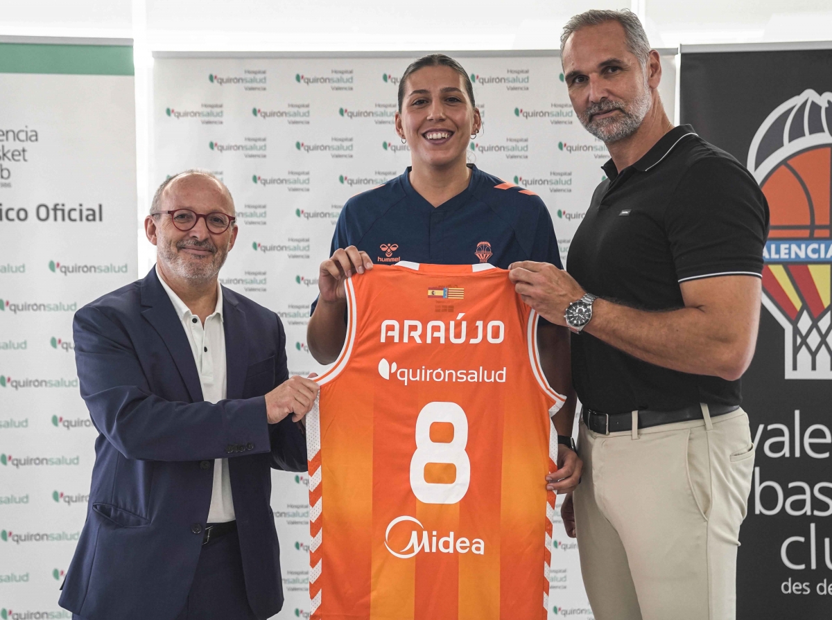 El Centro Médico Quirónsalud Mercado de Colón acoge la presentación de la jugadora María Araujo del Valencia Basket