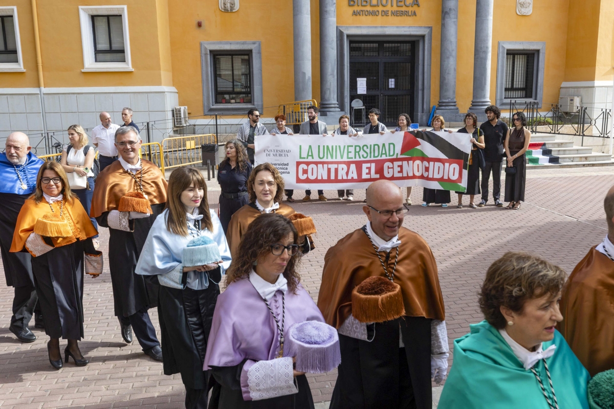 El curso universitario arranca recordando la urgencia de aprobar la ley regional de Universidades... y sin olvidar a Gaza