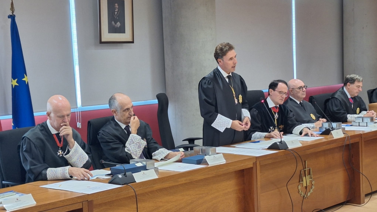 El presidente del TSJ clama contra la falta de medios en la Región y avisa de que está en juego la respuesta judicial de los murcianos