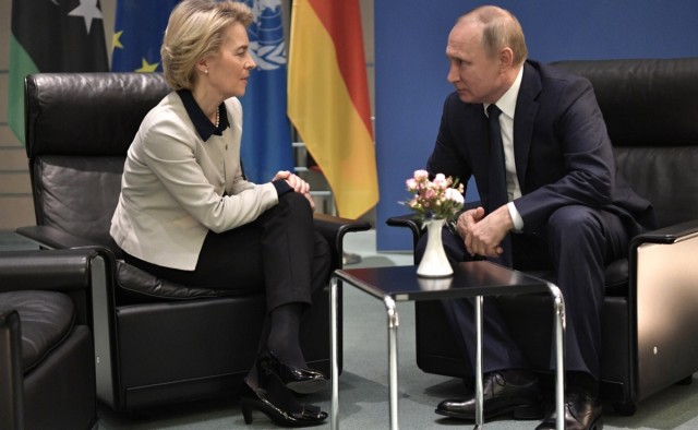Bruselas pide adelantar a enero de 2027 el veto al gas natural licuado ruso y más sanciones financieras