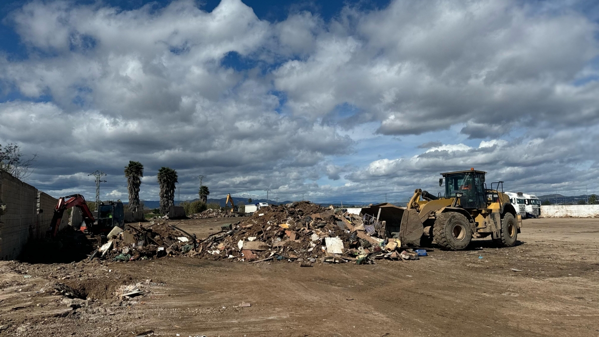 La Generalitat retirará escombros generados en la reconstrucción de la Dana con empresas de residuos municipales
