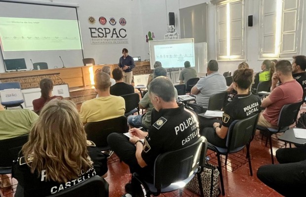 La Policía Local de Castelló recibe formación especializada en accidentes con patinetes eléctricos